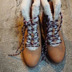 Cozy Tan Winter Boots Size 7